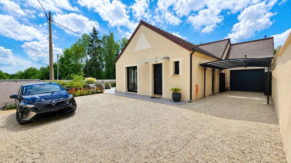 Maison à HOUDAN