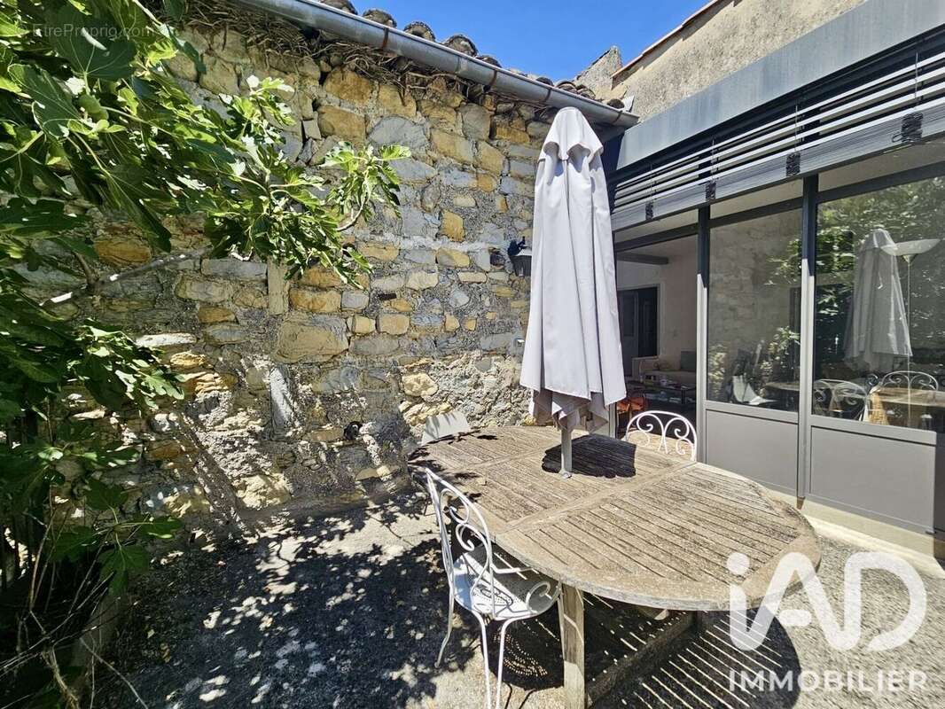Maison 260 m² à Villeneuve-De-Berg  - photo 4