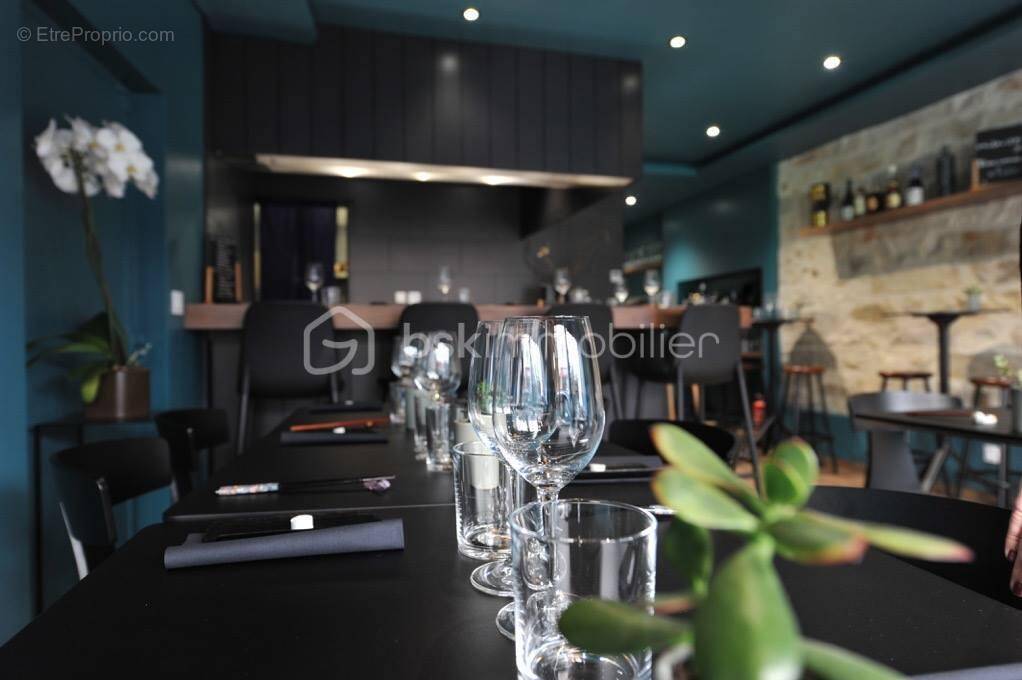 Commerce à FONTAINEBLEAU