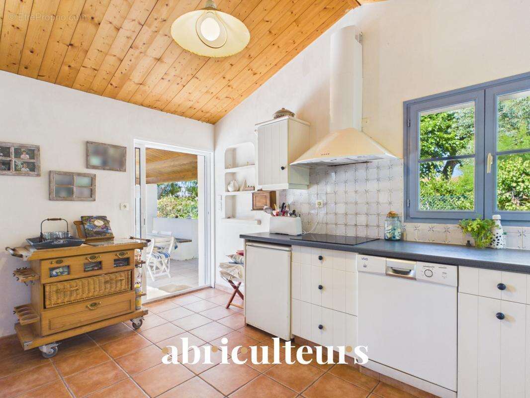 Maison familiale de 7 chambres en vente à Noirmoutier-en-l’Île (85330) - photo 13