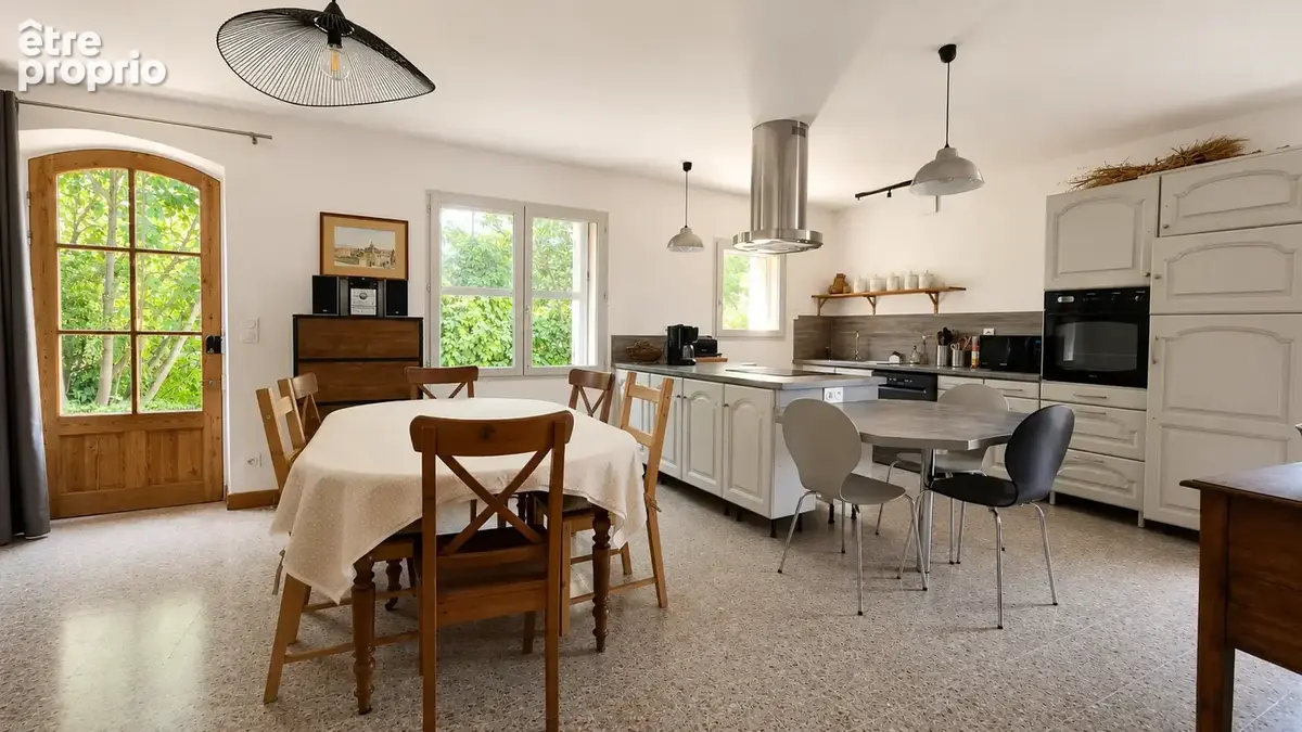 Bastidon provençal sur parcelles de 2,1 hectares / Garage et piscine - photo 5