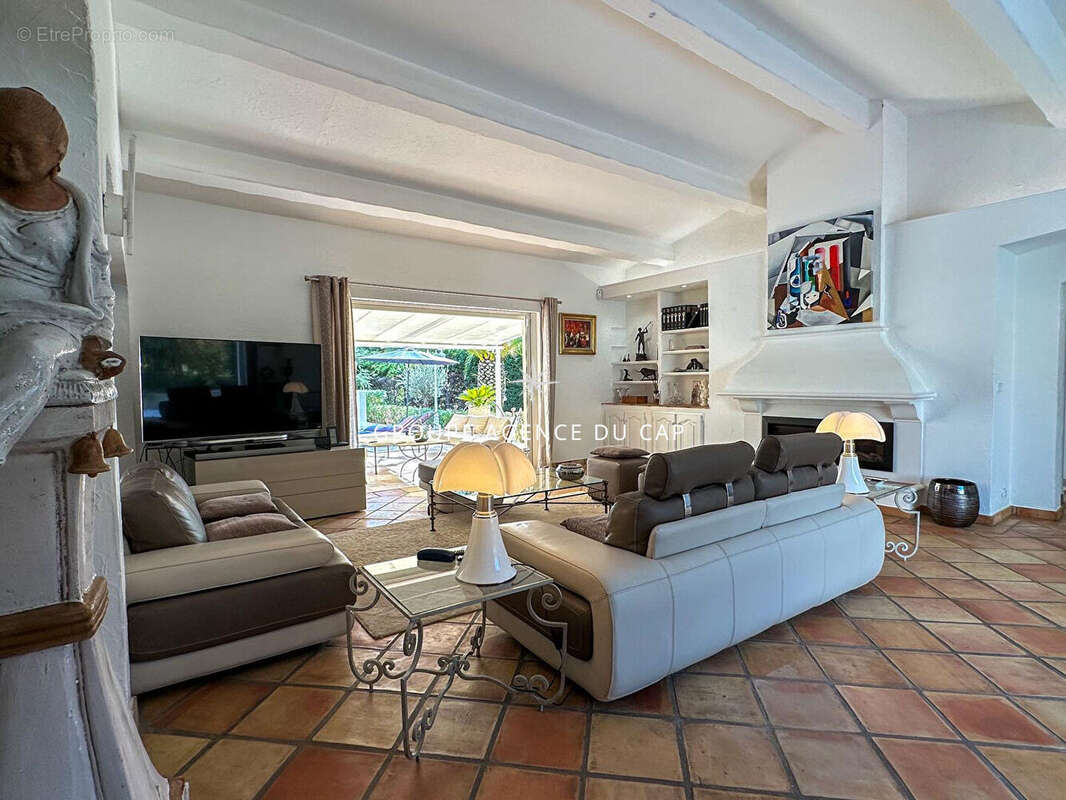 Maison à ROQUEBRUNE-SUR-ARGENS