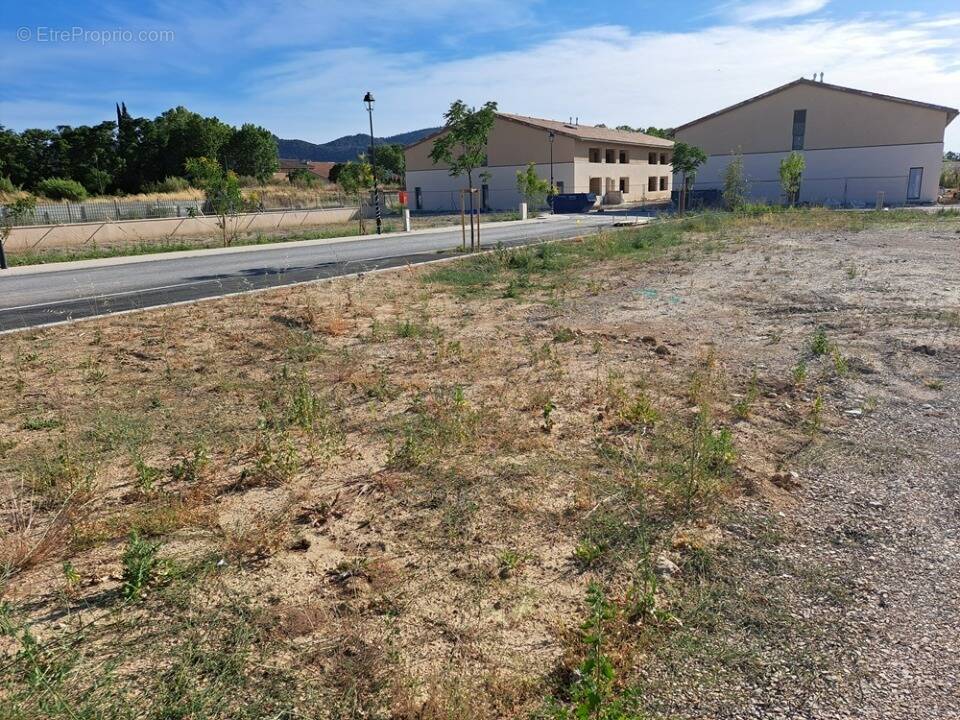 Terrain à PEYROLLES-EN-PROVENCE