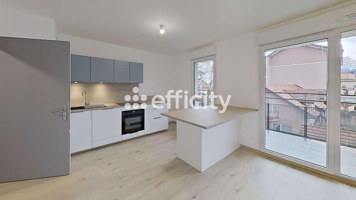 Appartement à LA ROCHE-SUR-FORON