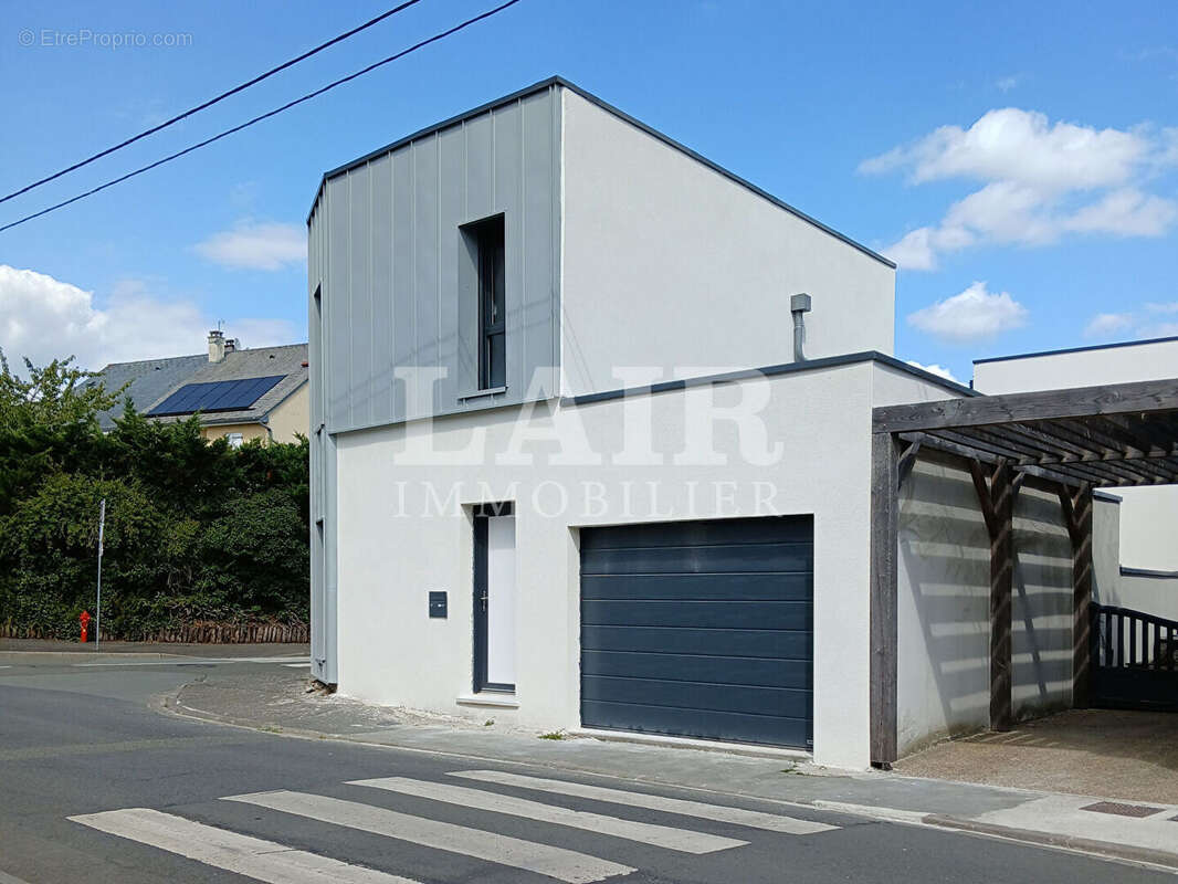 72- À vendre proximité centre-ville Coulaines ensemble immobilier à usage de bureaux ou d'habitation d'environ 116 m² réf-11679 - photo 2