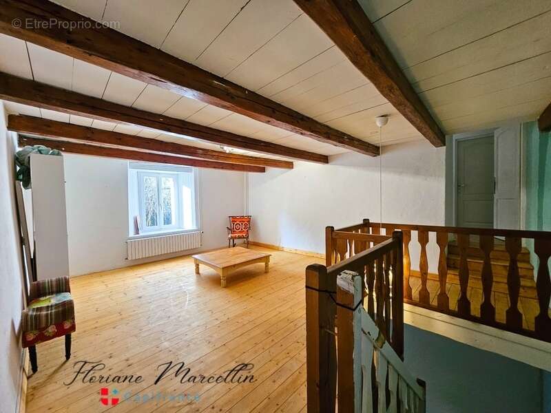 Appartement à PERS-JUSSY