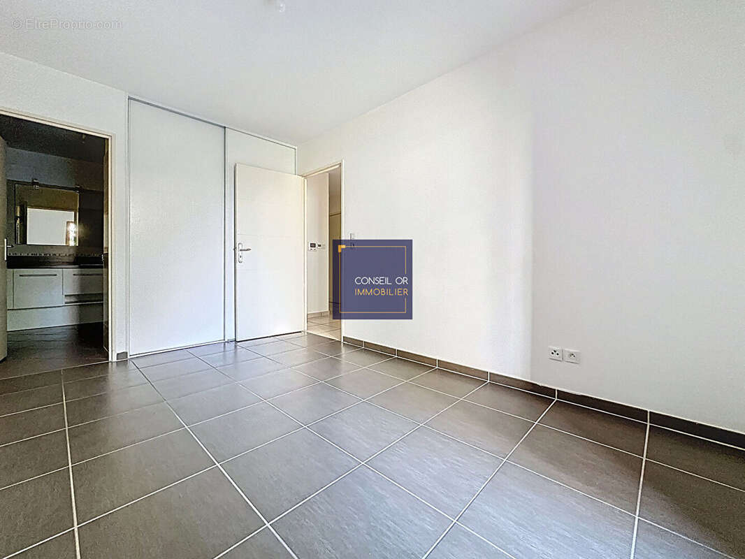 Appartement Saint Genis Laval 2 pièces 45 m2 + garage - photo 5