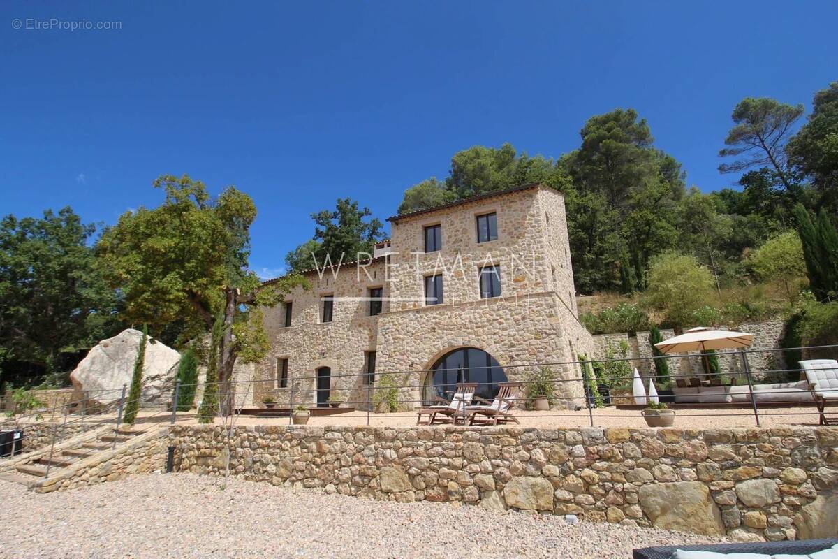 Maison à TOURRETTES