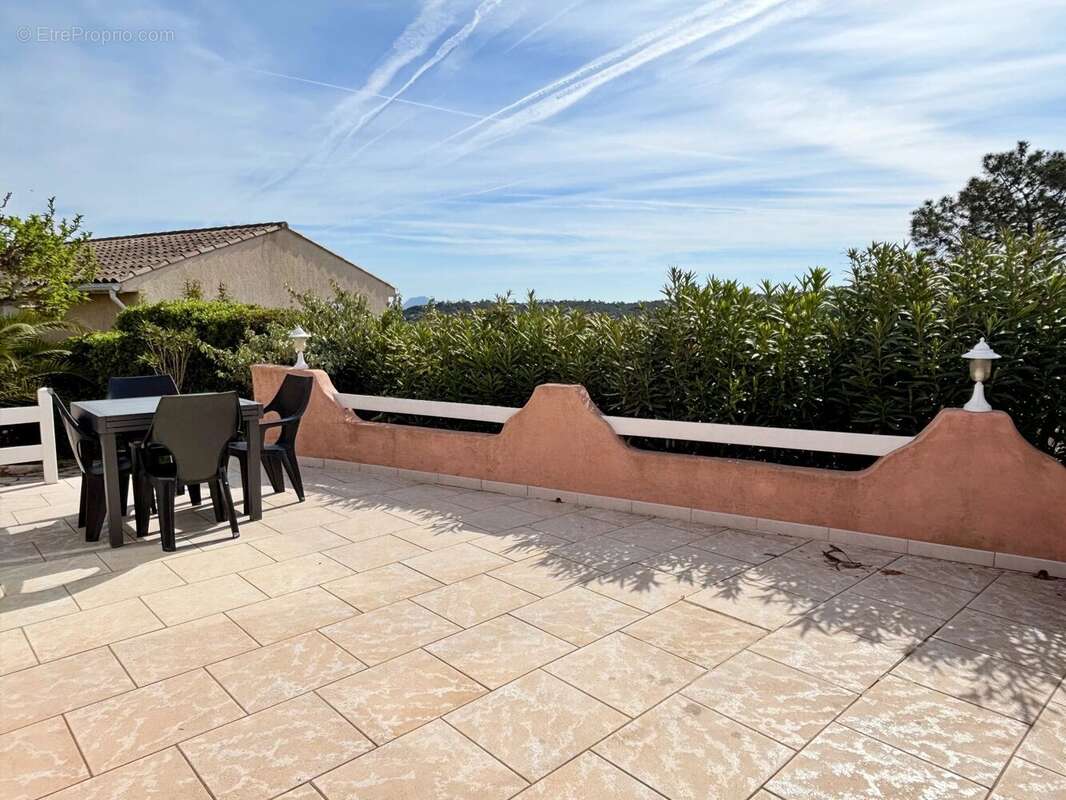 Maison à ROQUEBRUNE-SUR-ARGENS