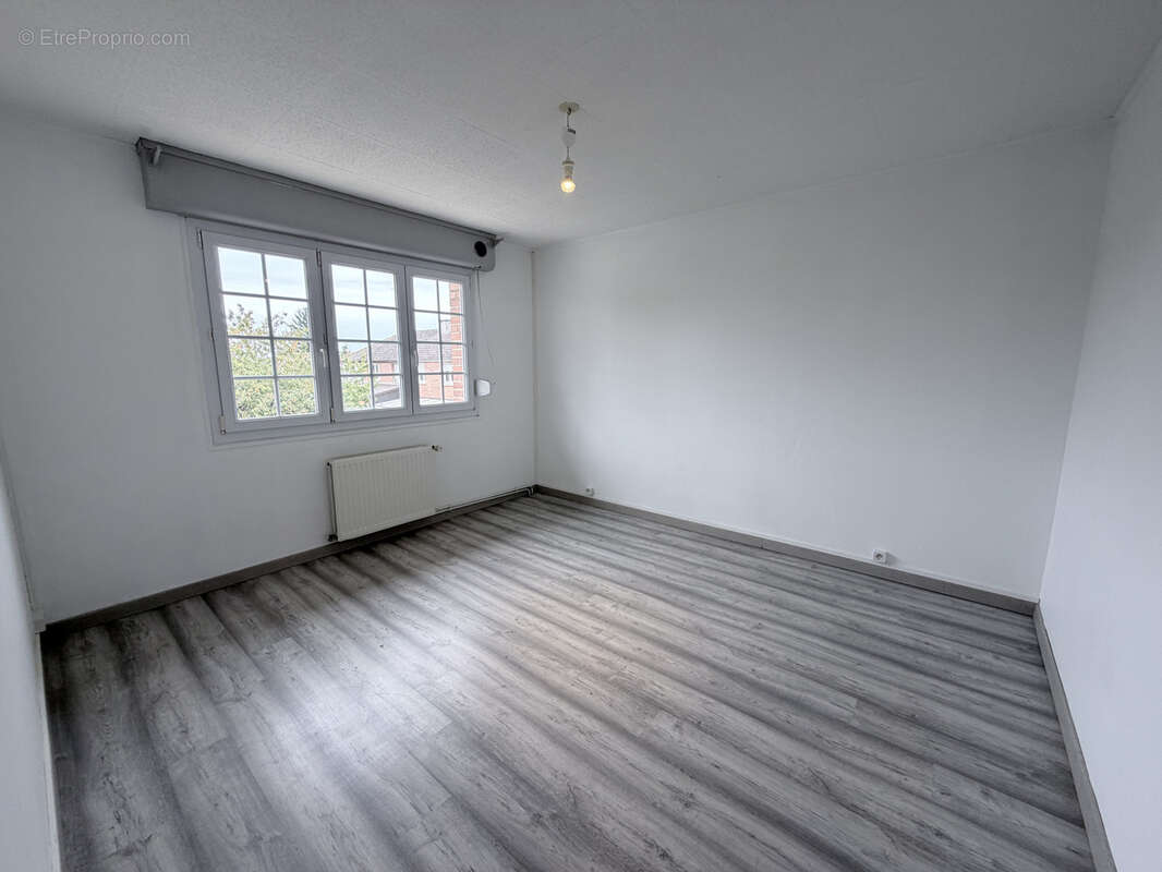 Maison à ESMERY-HALLON