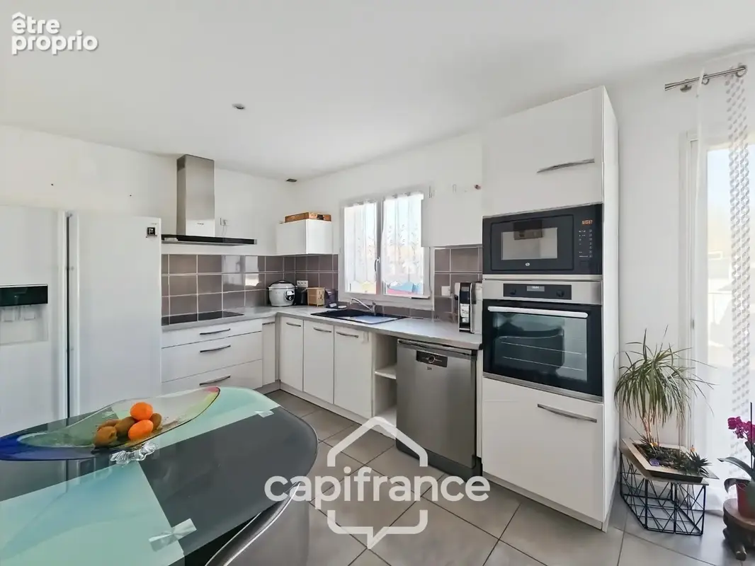 Maison de plain pied construite 2019, 3 chambres, jardin, garage, lumineuse, secteur calme, accès du jardin à la voie verte - photo 6