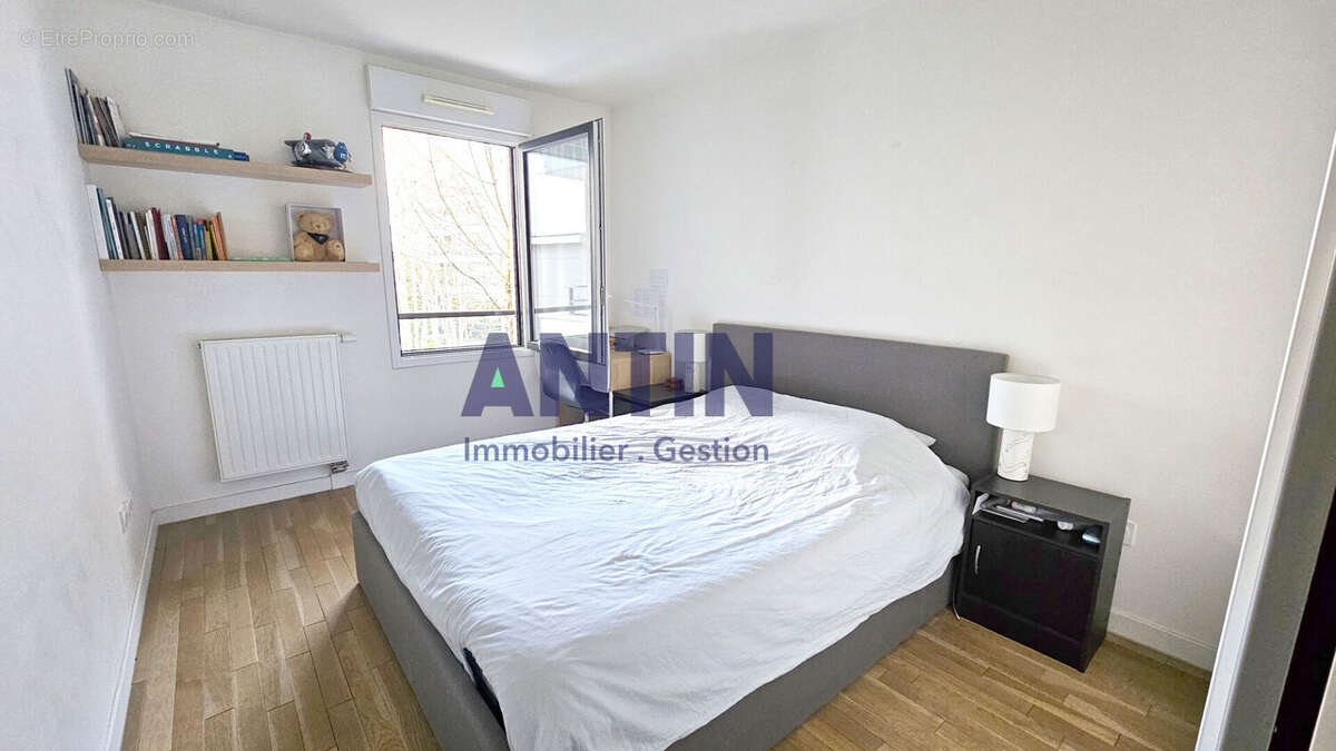 Appartement à COURBEVOIE