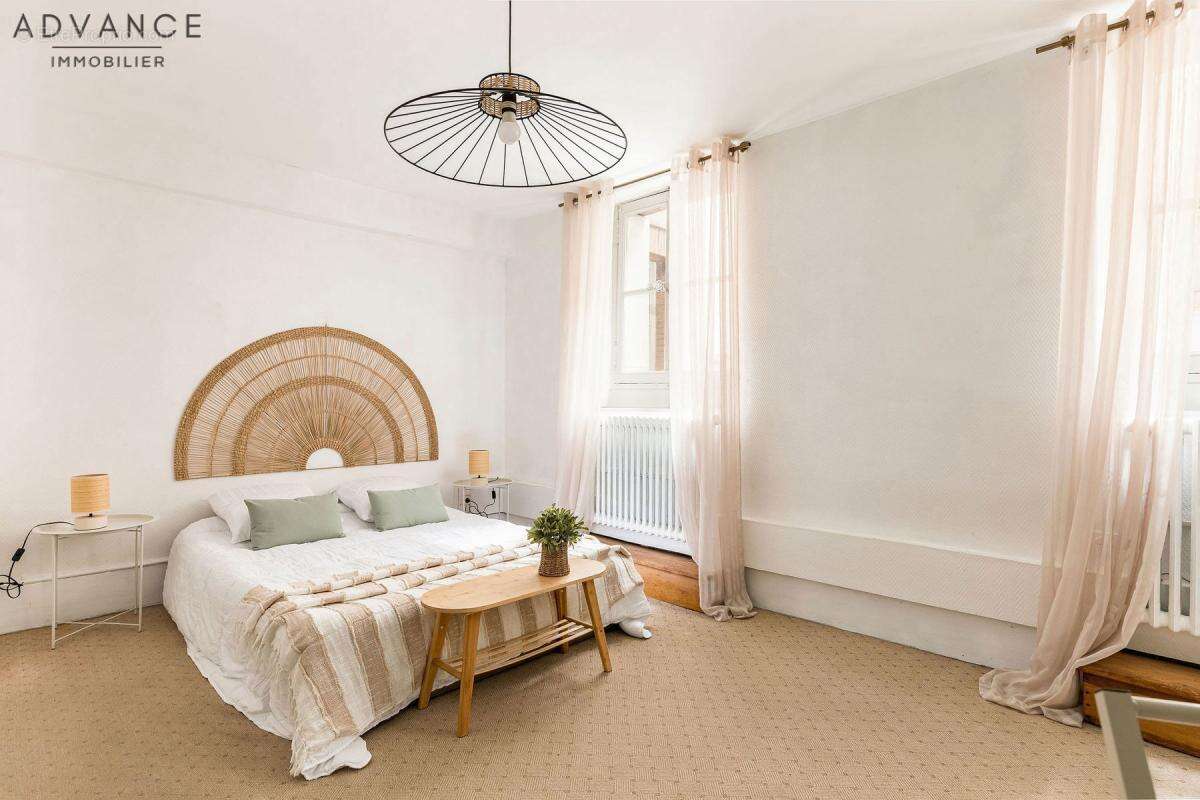 T4 de charme 114 m² -  Saint Sernin, vue Basilique - photo 9
