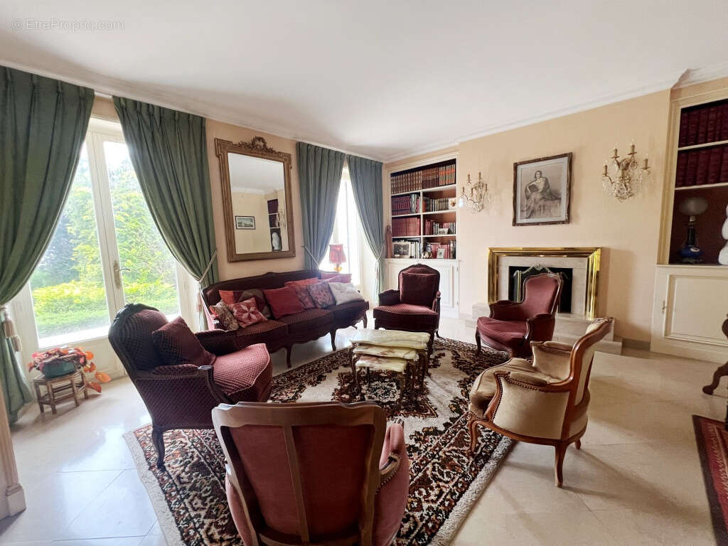 Maison à VILLENEUVE-SUR-YONNE