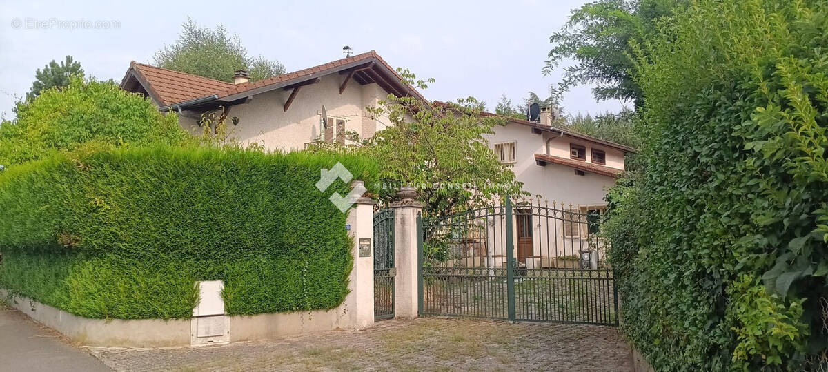 Maison à SAINT-GENIS-POUILLY