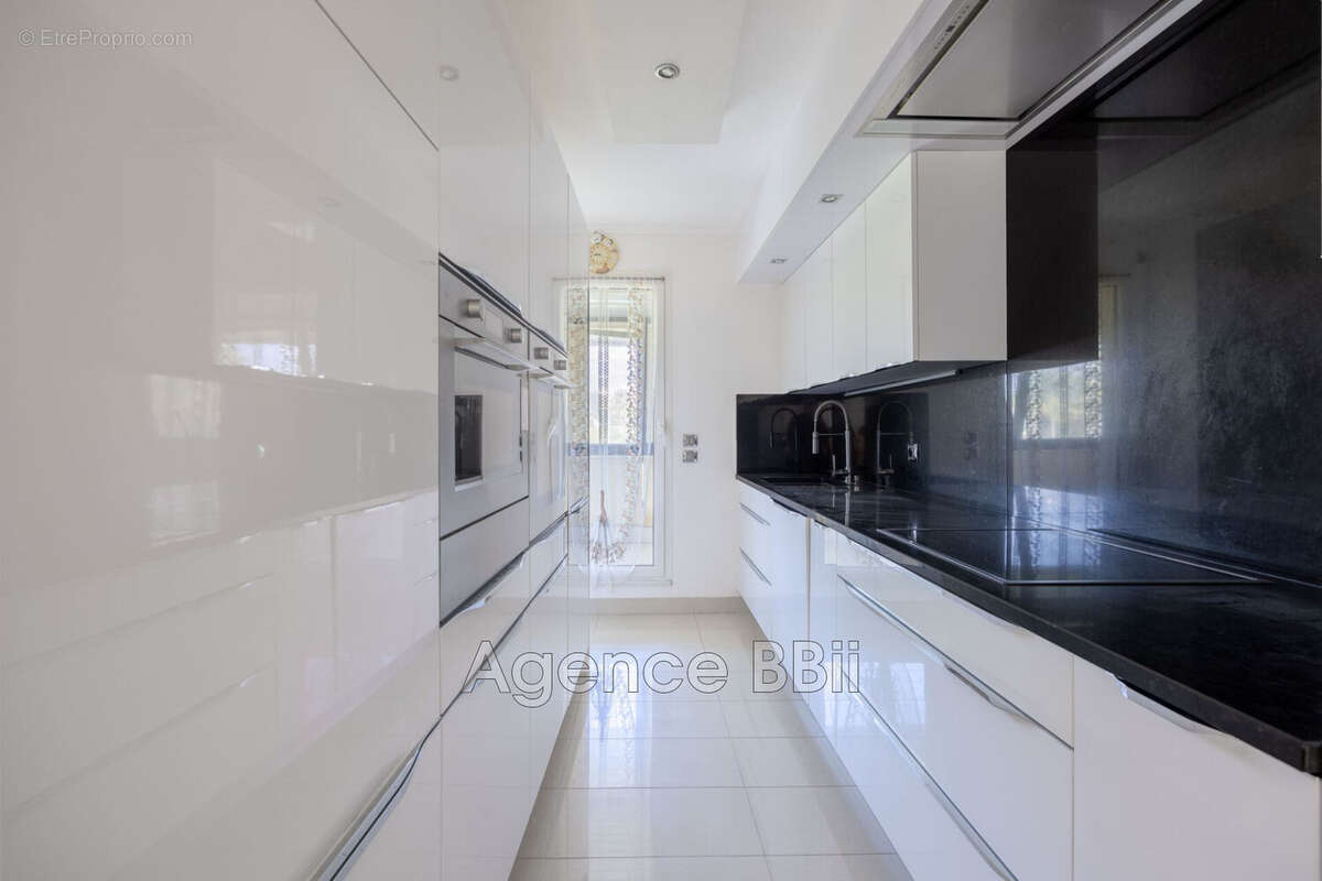 Appartement 104 m² à Saint-Laurent-Du-Var  - photo 5