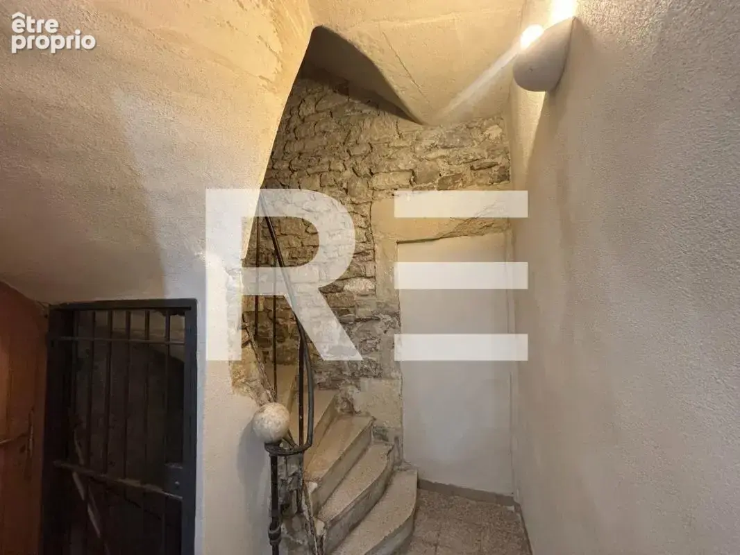 Appartement p1 38m2 nimes ecusson proximite place du chapitre - photo 2