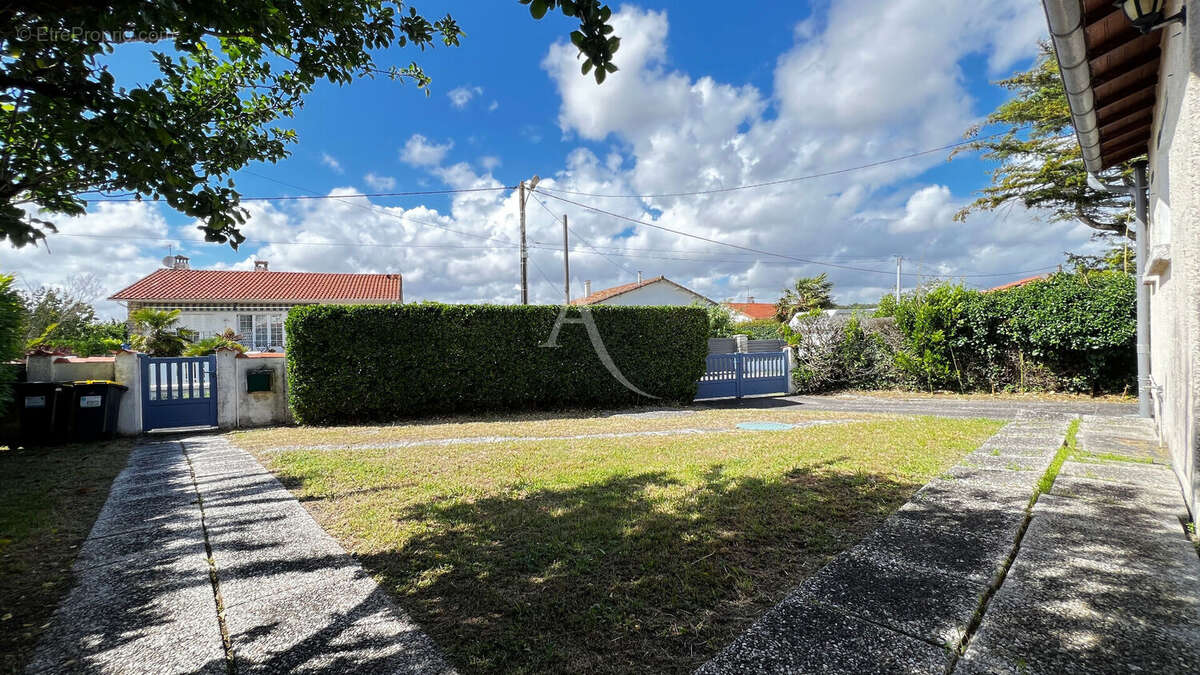 Maison centre-ville de Semussac - photo 14