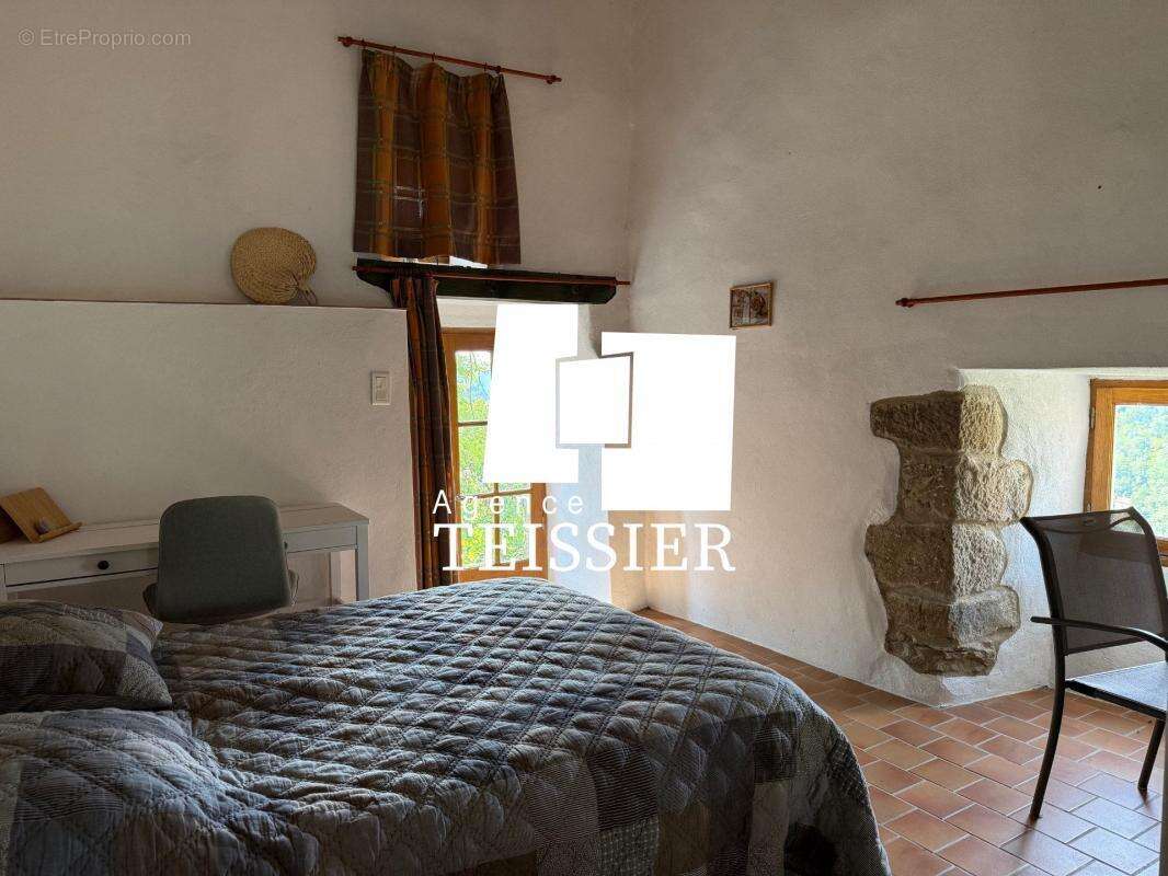 Maison à SAINT-PIERRE-SAINT-JEAN