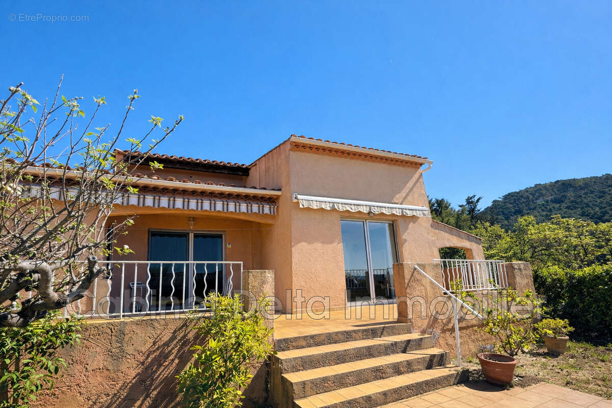 Maison à CARQUEIRANNE