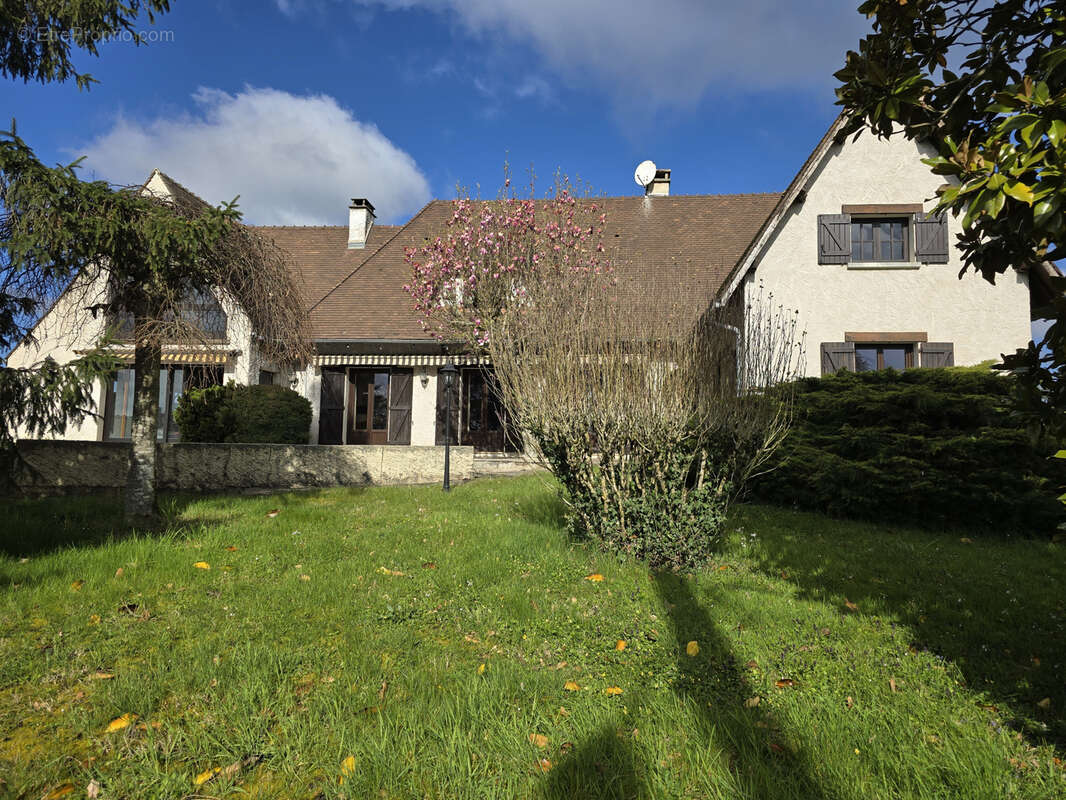 Maison à SAINT-REMY-EN-ROLLAT