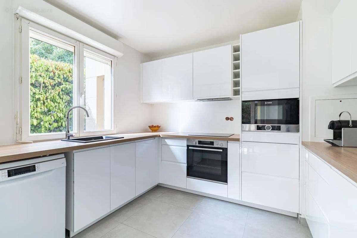 Bel appartement 4 pièces avec jardin, cave et parking - photo 10