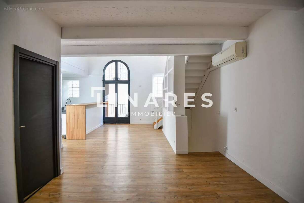 Appartement à MARSEILLE-4E