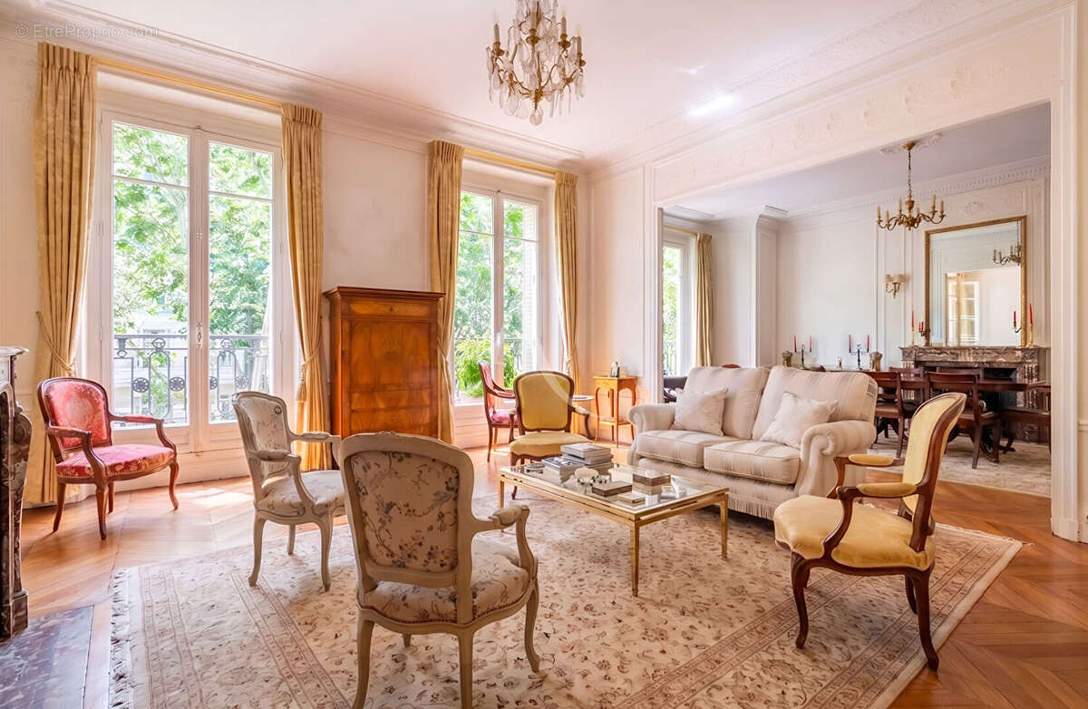 Appartement à PARIS-7E