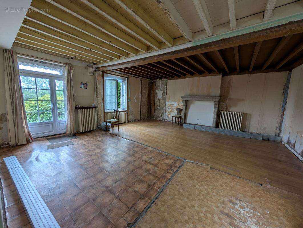 Ensemble de caractère avec 8 400 m² de terrain et vastes dépendances – Le Teilleul (50640) - photo 4