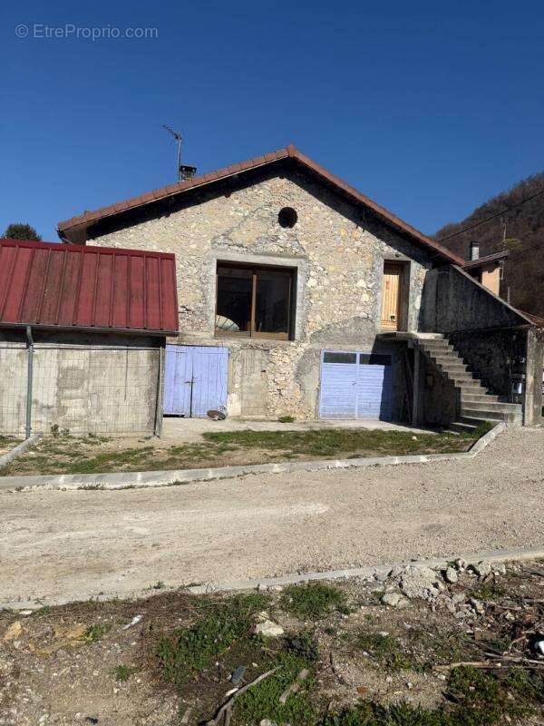 Maison à SAINT-EGREVE