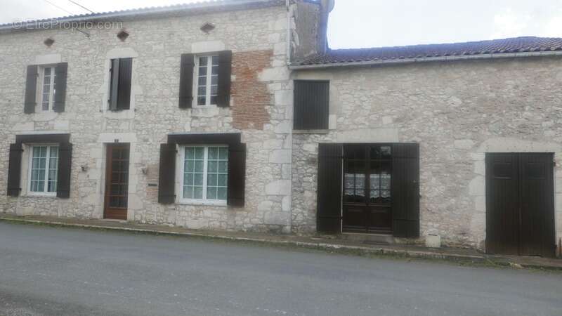 Maison à SIGOULES