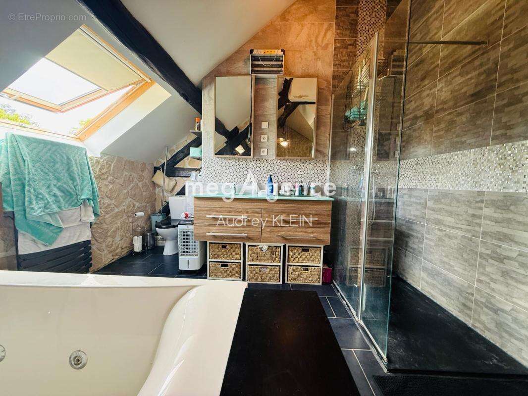 Belle propriété au calme avec terrain, piscine et box équestre - photo 12