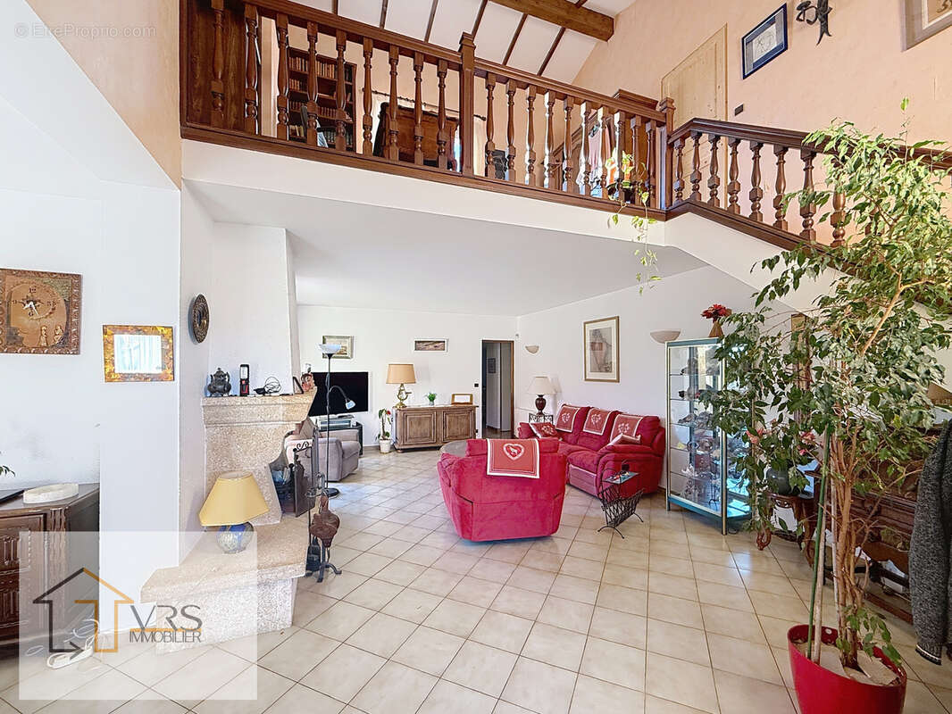 Maison à SAINT-ESTEVE