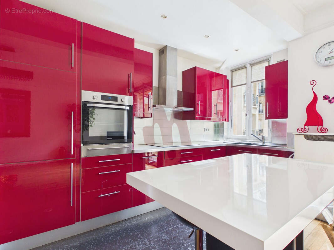 Appartement à PARIS-16E