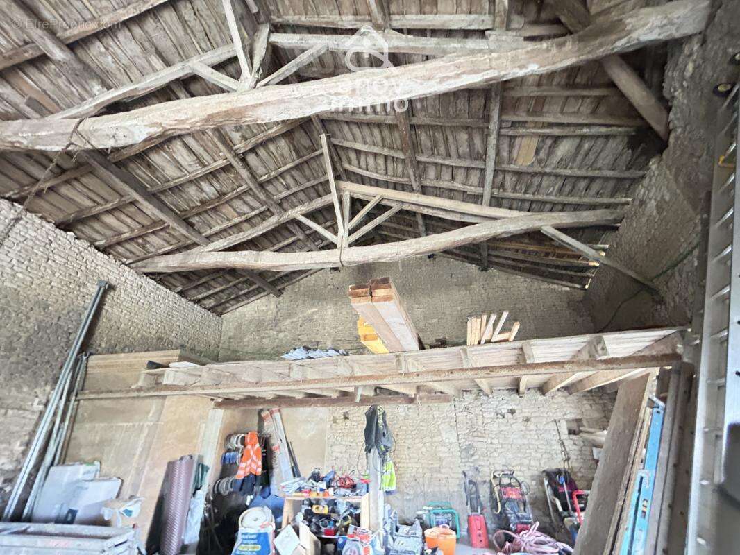 MARSAC 13kms d'Angoulême, Ferme charentaise (190m2 hab.) et - photo 13