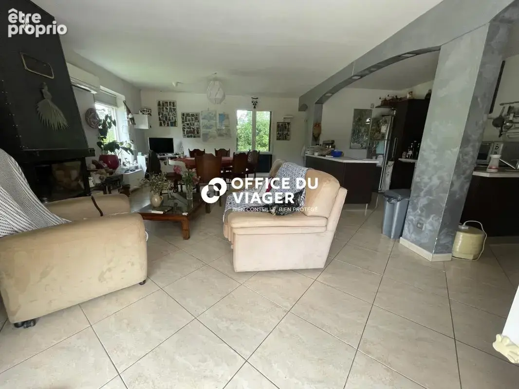 Maison - 184,37 m² - 5 pièces - photo 4