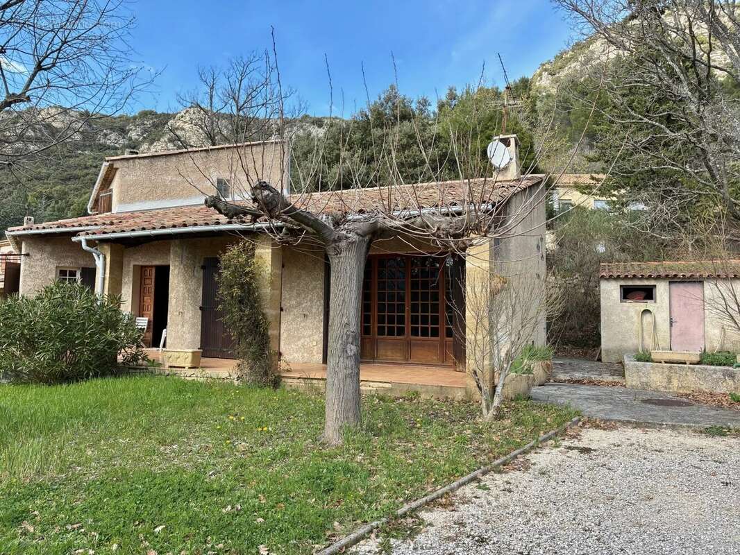 Maison à VAUVENARGUES