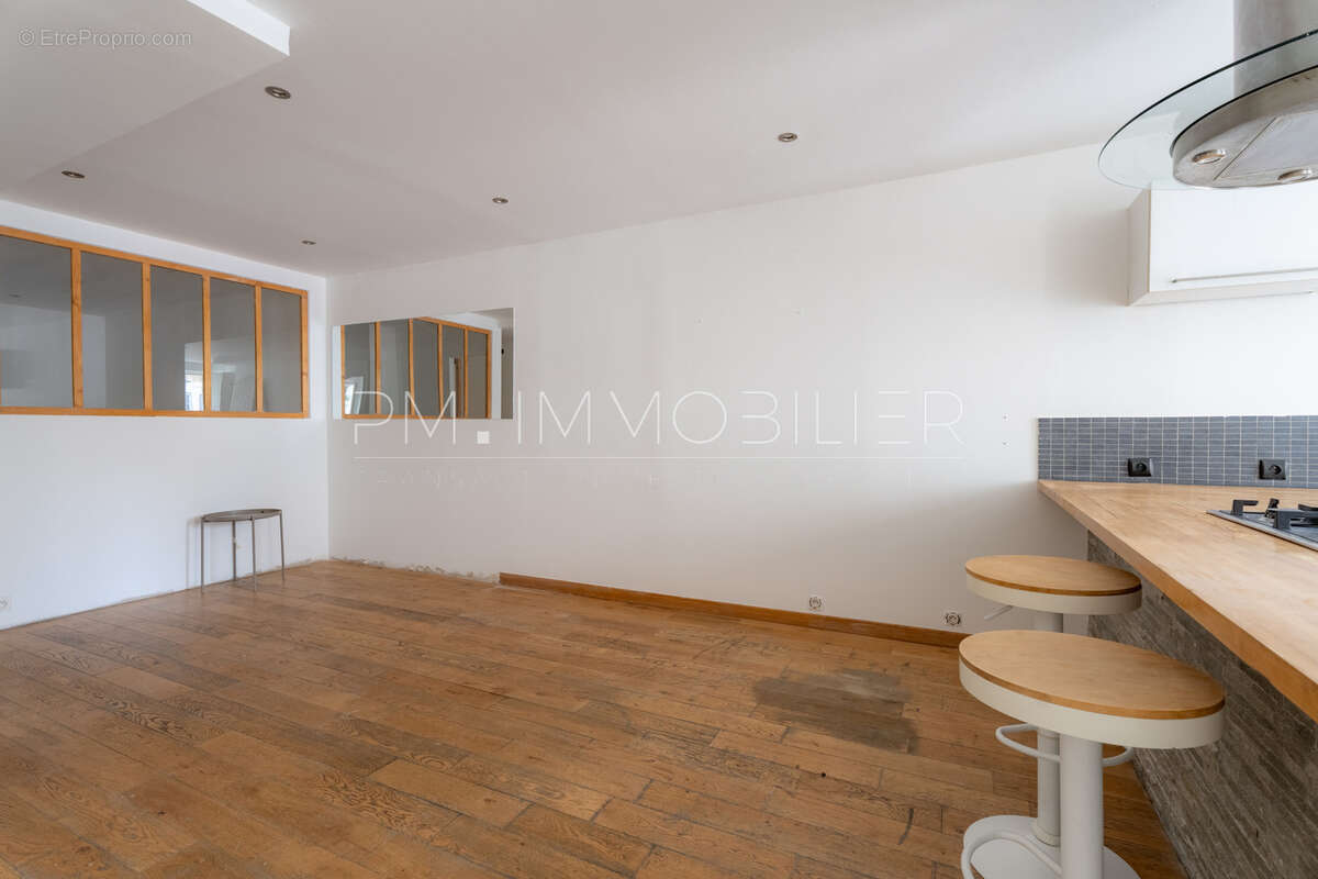 Appartement à MARSEILLE-1E