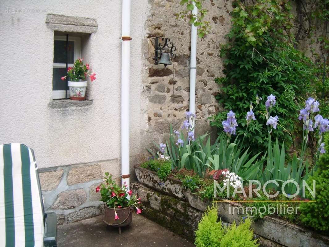 Maison à MAISON-FEYNE