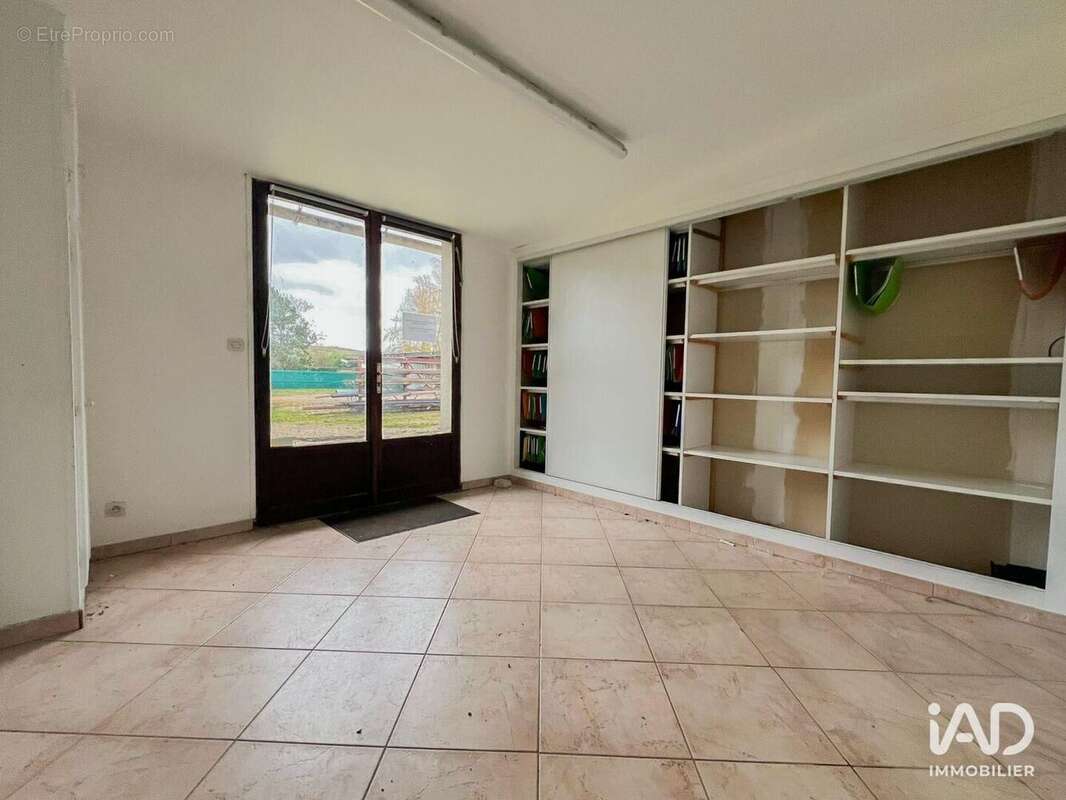 Photo 7 - Commerce à FAINS