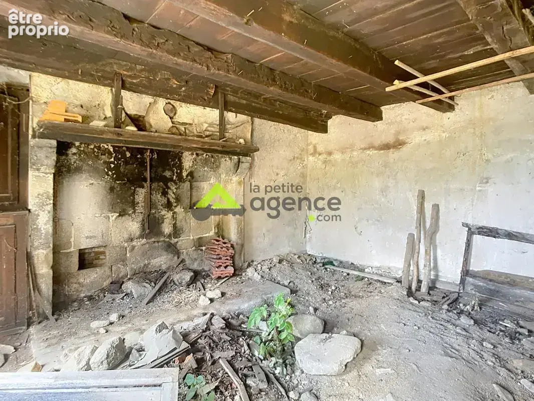 Maison en pierre à rénover entièrement   Terrain 440 m2   En - photo 2