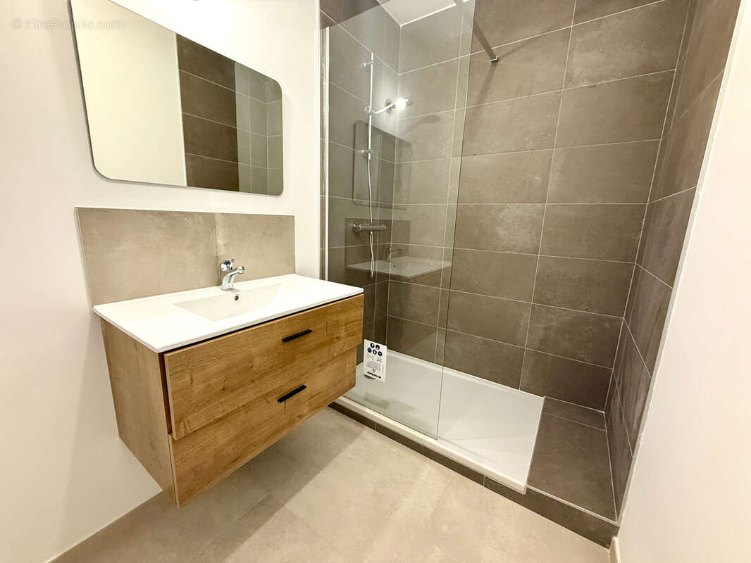 Appartement à SUZE-LA-ROUSSE