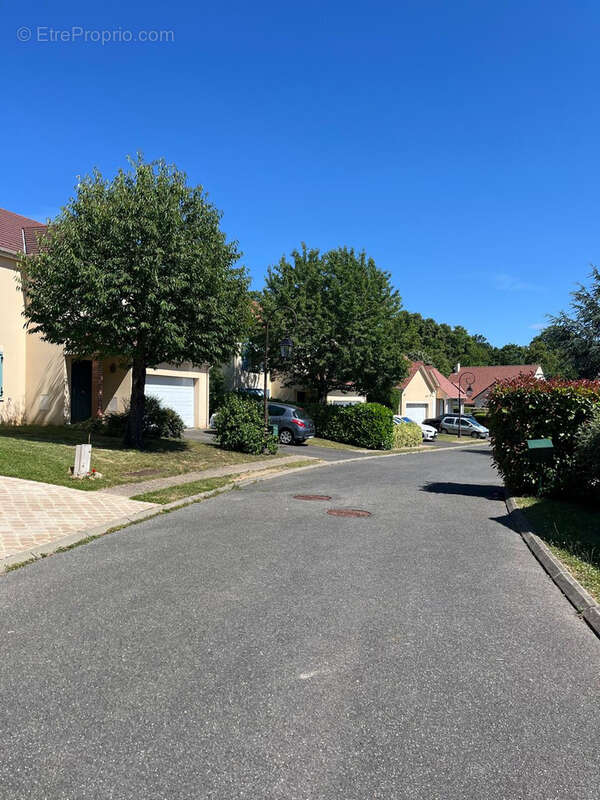 Maison à ETIOLLES