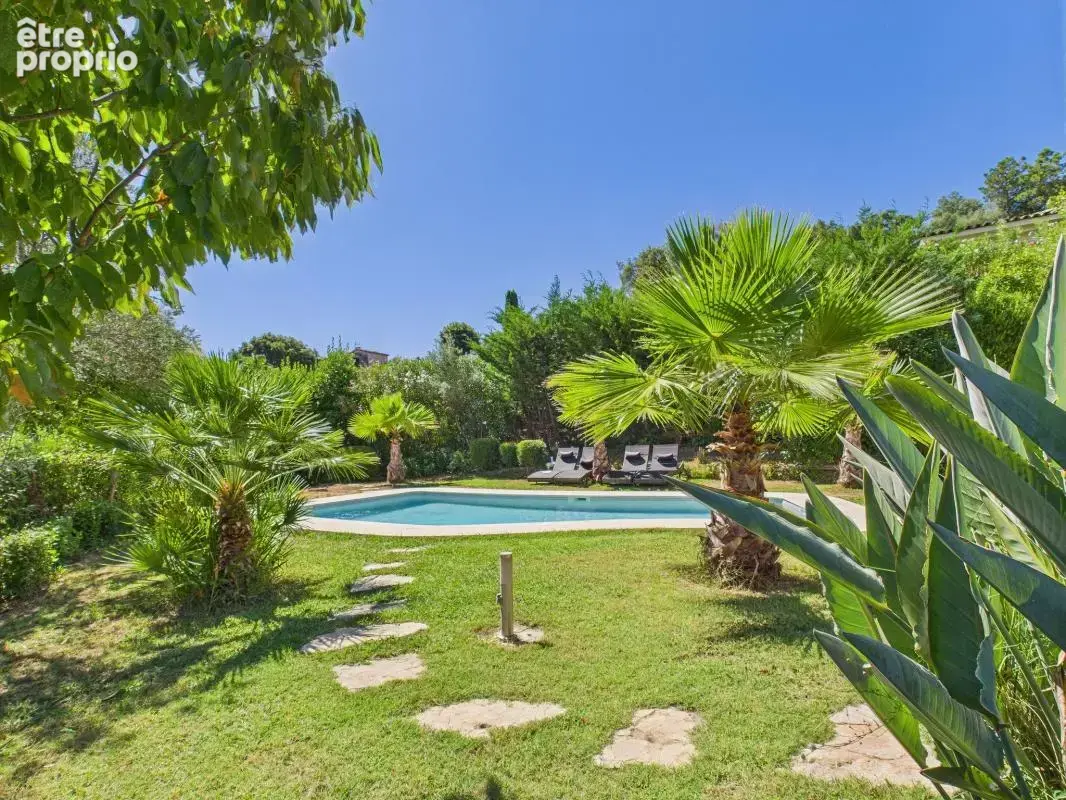 Proches commodités - piscine - double garage - domaine privée sécurisé 24/24 - photo 5
