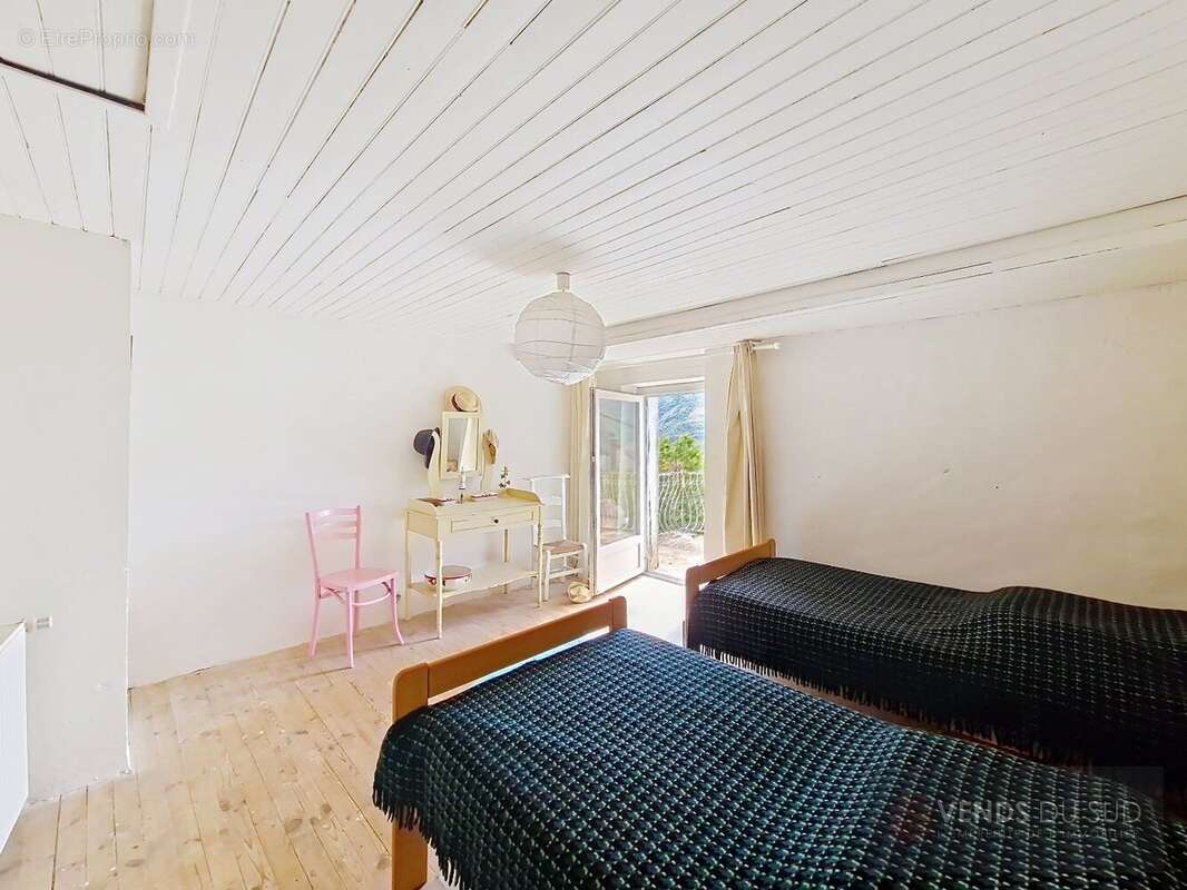 Maison à CASTANET-LE-HAUT