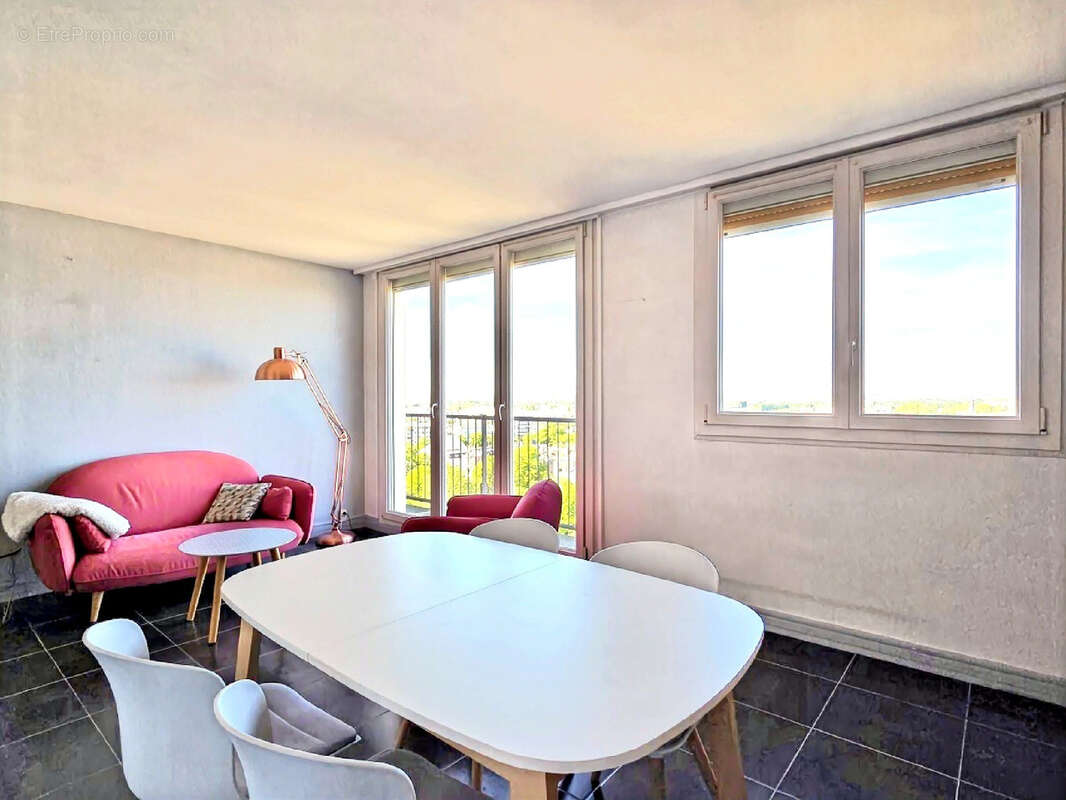 A vendre - appartement lumineux de 84.93m2 - proche gare de troyes - dernier etage - photo 6