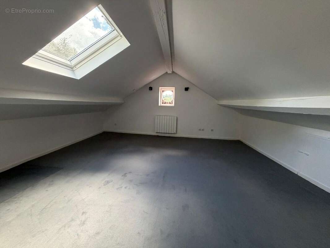 Maison 10 pièces 109 m² à vendre à Celles-Sur-Durolle (63250) - photo 7