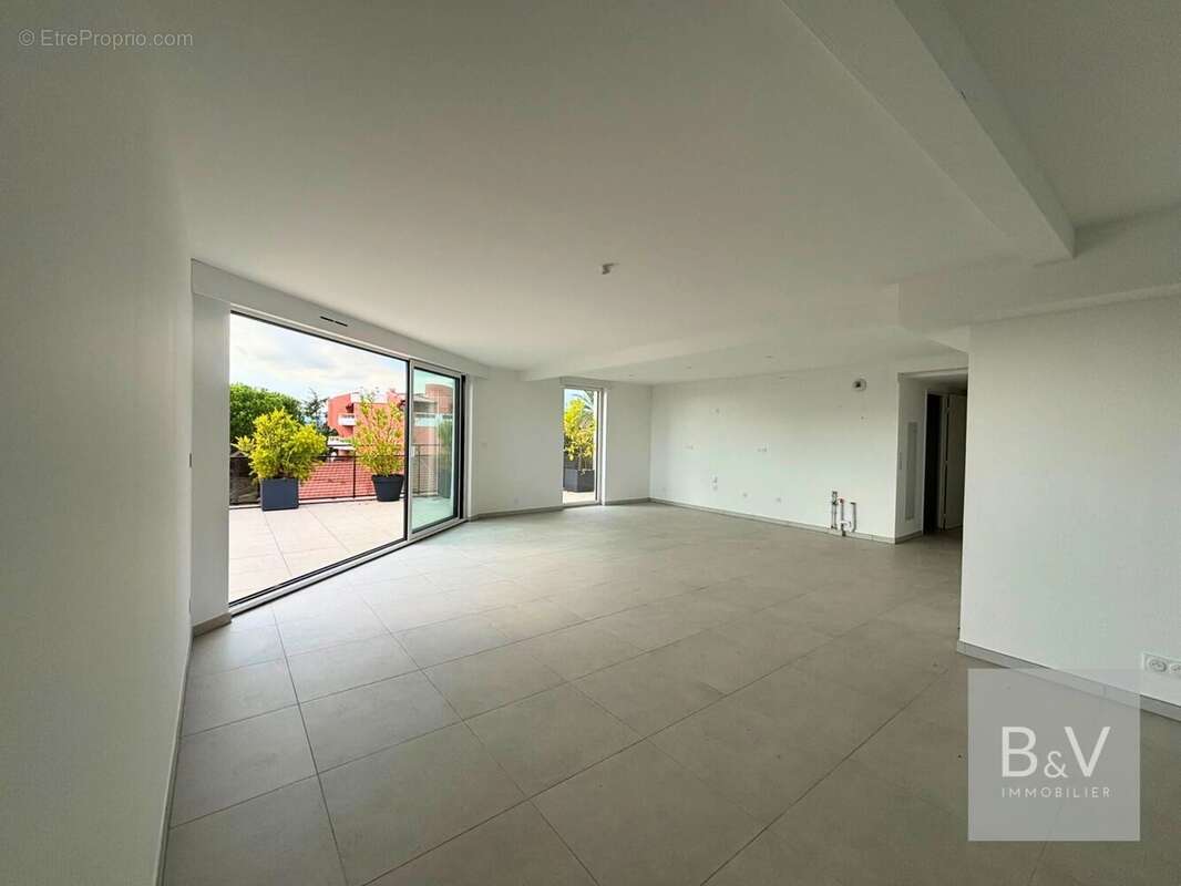 Appartement à SAINT-LAURENT-DU-VAR