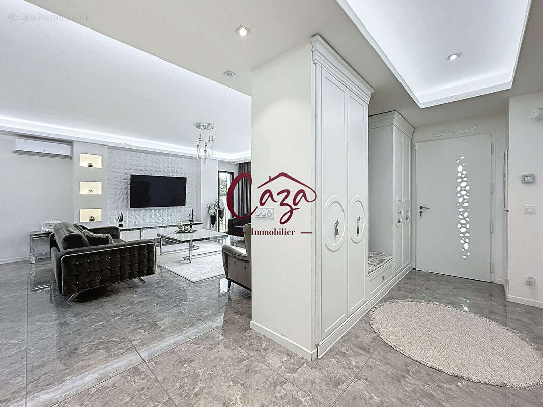 Maison à FARGUES-SAINT-HILAIRE