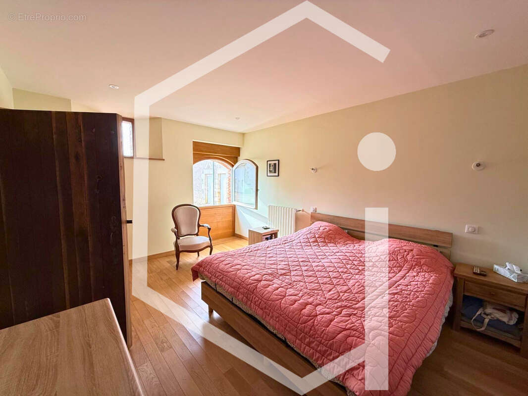 Maison à COSNE-COURS-SUR-LOIRE